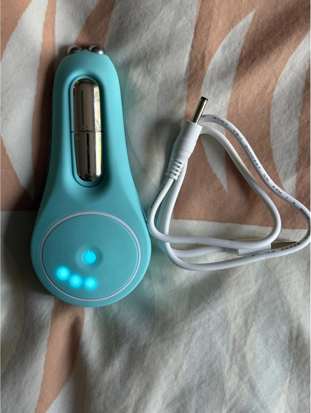 Foreo Facial Toning Device with Charging Cable - Blue